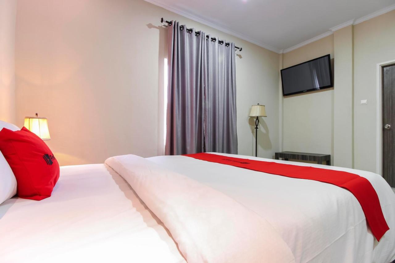 Reddoorz Plus Syariah @ Jalan Sriwijaya Медан Экстерьер фото