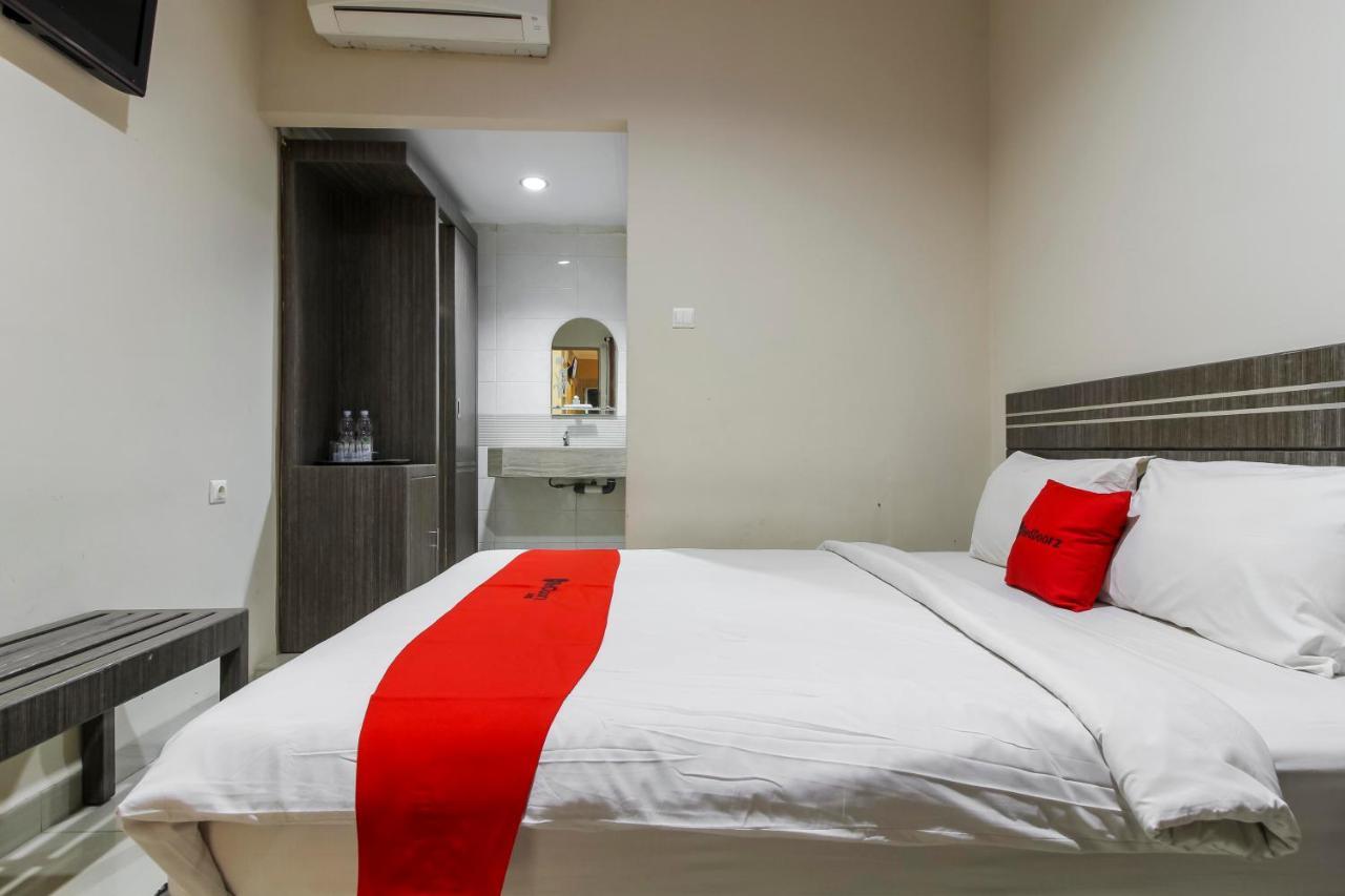 Reddoorz Plus Syariah @ Jalan Sriwijaya Медан Экстерьер фото