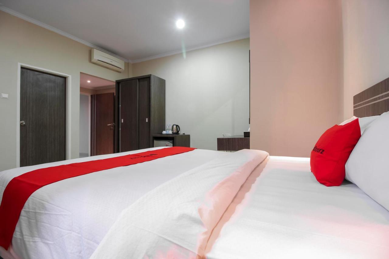 Reddoorz Plus Syariah @ Jalan Sriwijaya Медан Экстерьер фото