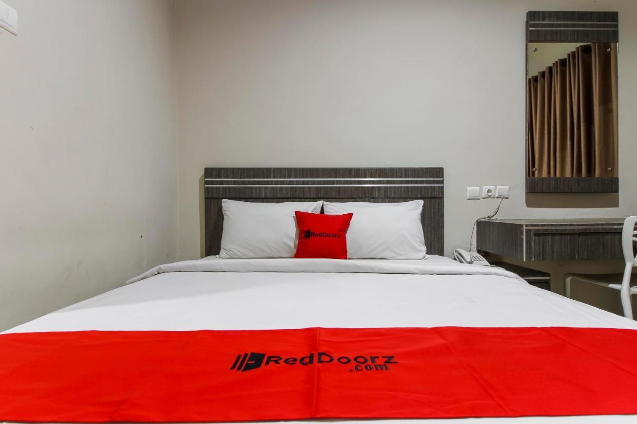 Reddoorz Plus Syariah @ Jalan Sriwijaya Медан Экстерьер фото