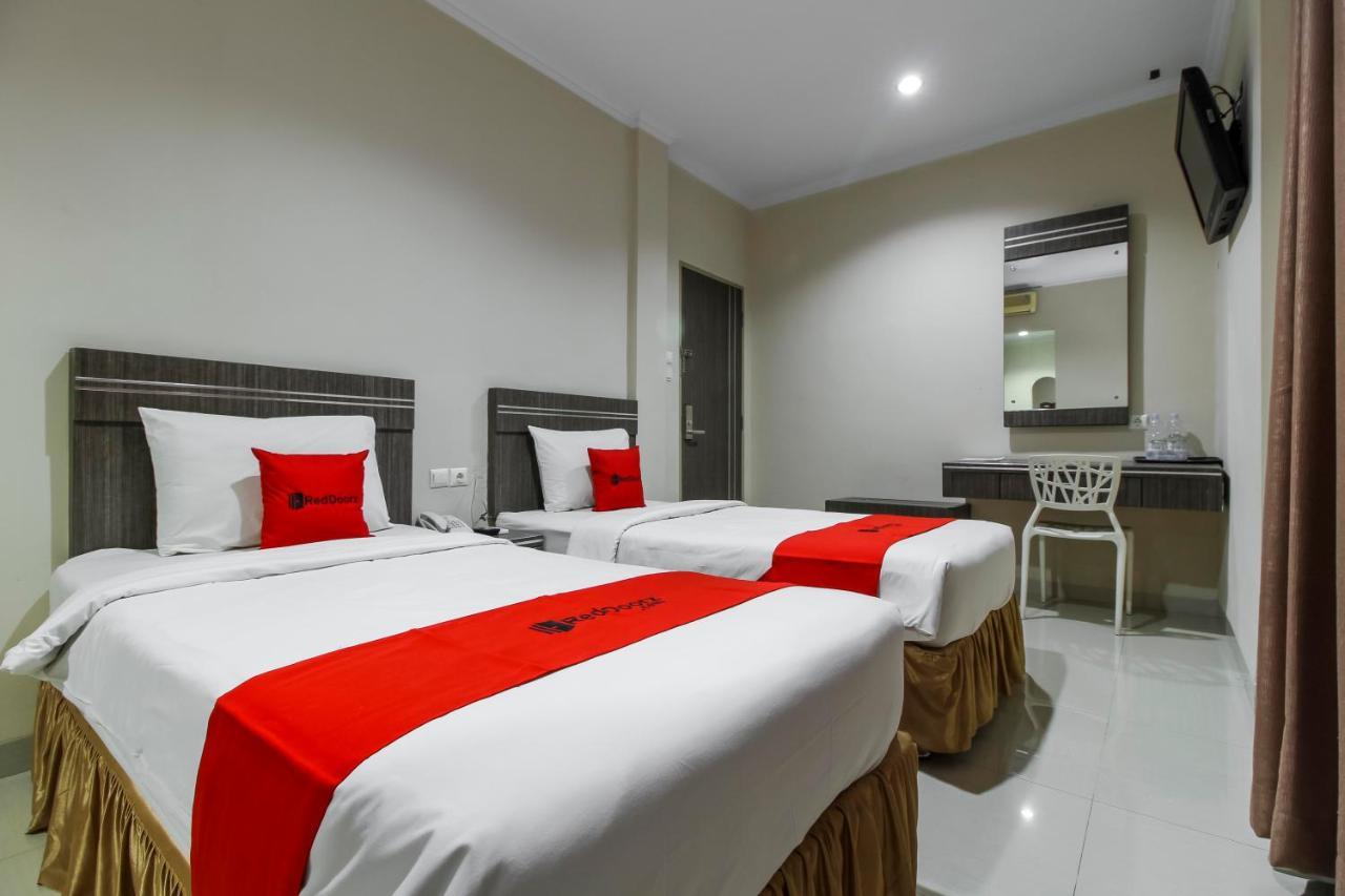 Reddoorz Plus Syariah @ Jalan Sriwijaya Медан Экстерьер фото