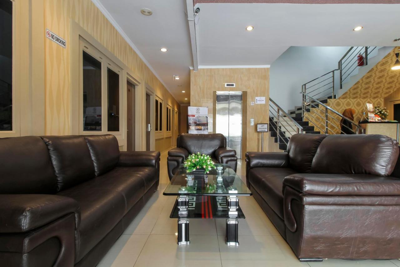 Reddoorz Plus Syariah @ Jalan Sriwijaya Медан Экстерьер фото