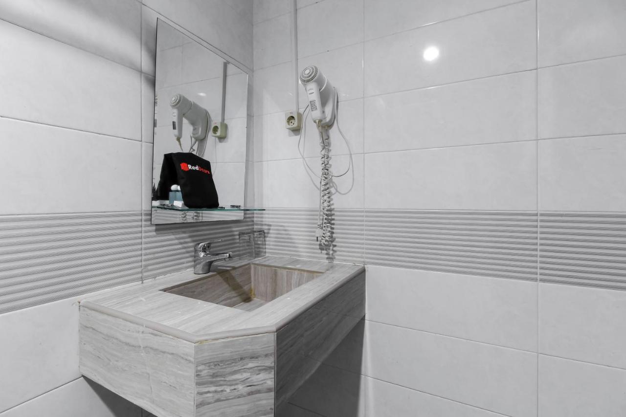 Reddoorz Plus Syariah @ Jalan Sriwijaya Медан Экстерьер фото