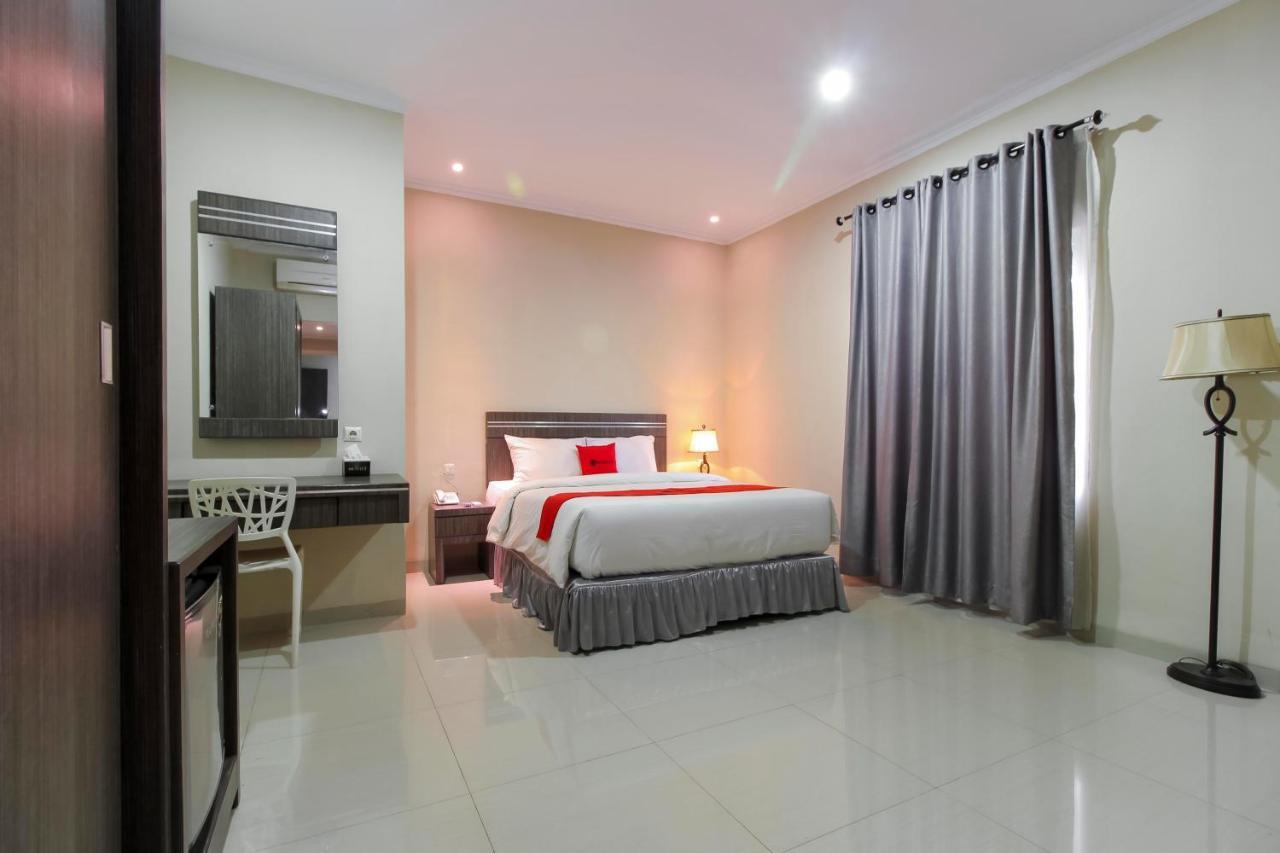 Reddoorz Plus Syariah @ Jalan Sriwijaya Медан Экстерьер фото
